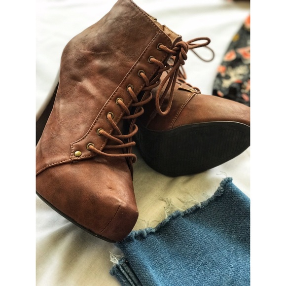 High Heeled Booties - Picture 2 of 7